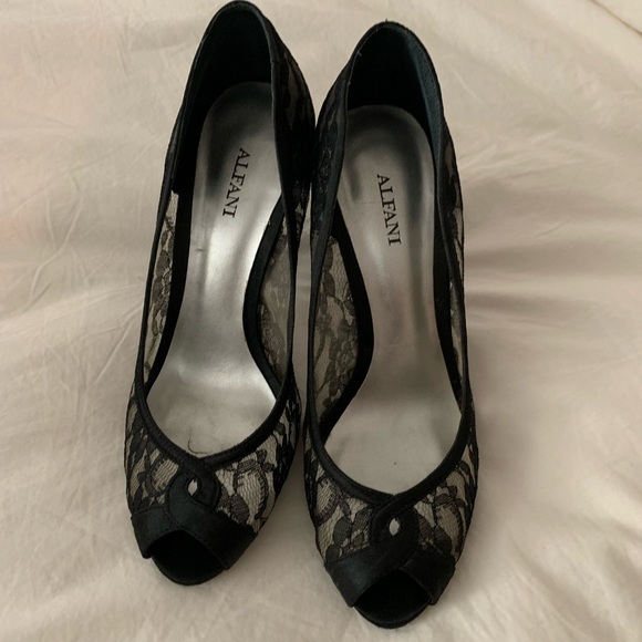 Alfani heels, black lace, size 7 - Picture 3 of 6